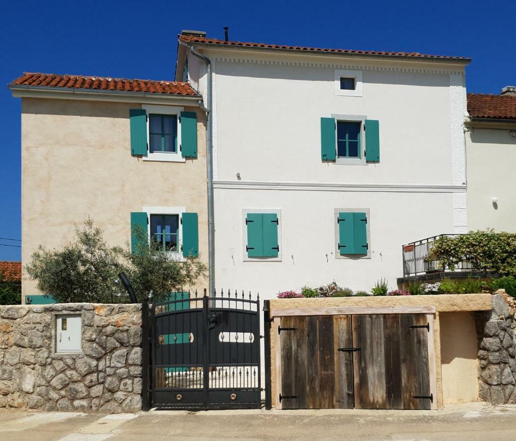 Holiday Home Olea Malinska Exterior photo